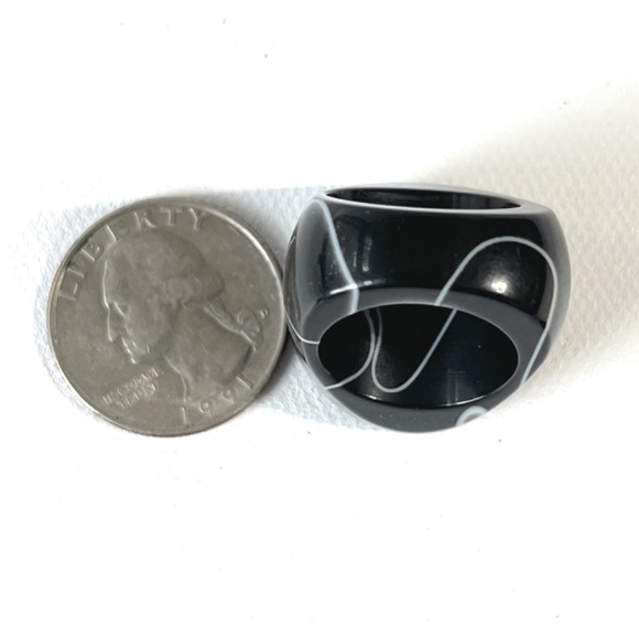 Vintage Size 6.25 Lucite Ring Chunky Flat Top Dome Black Swirl Unisex Geometric - Picture 6 of 13